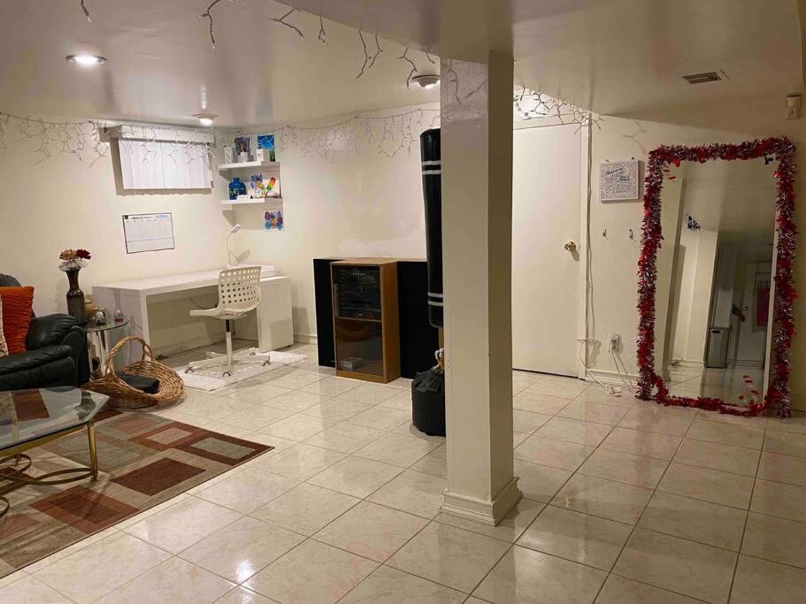 Treasure In Queens Apartment New York Bagian luar foto